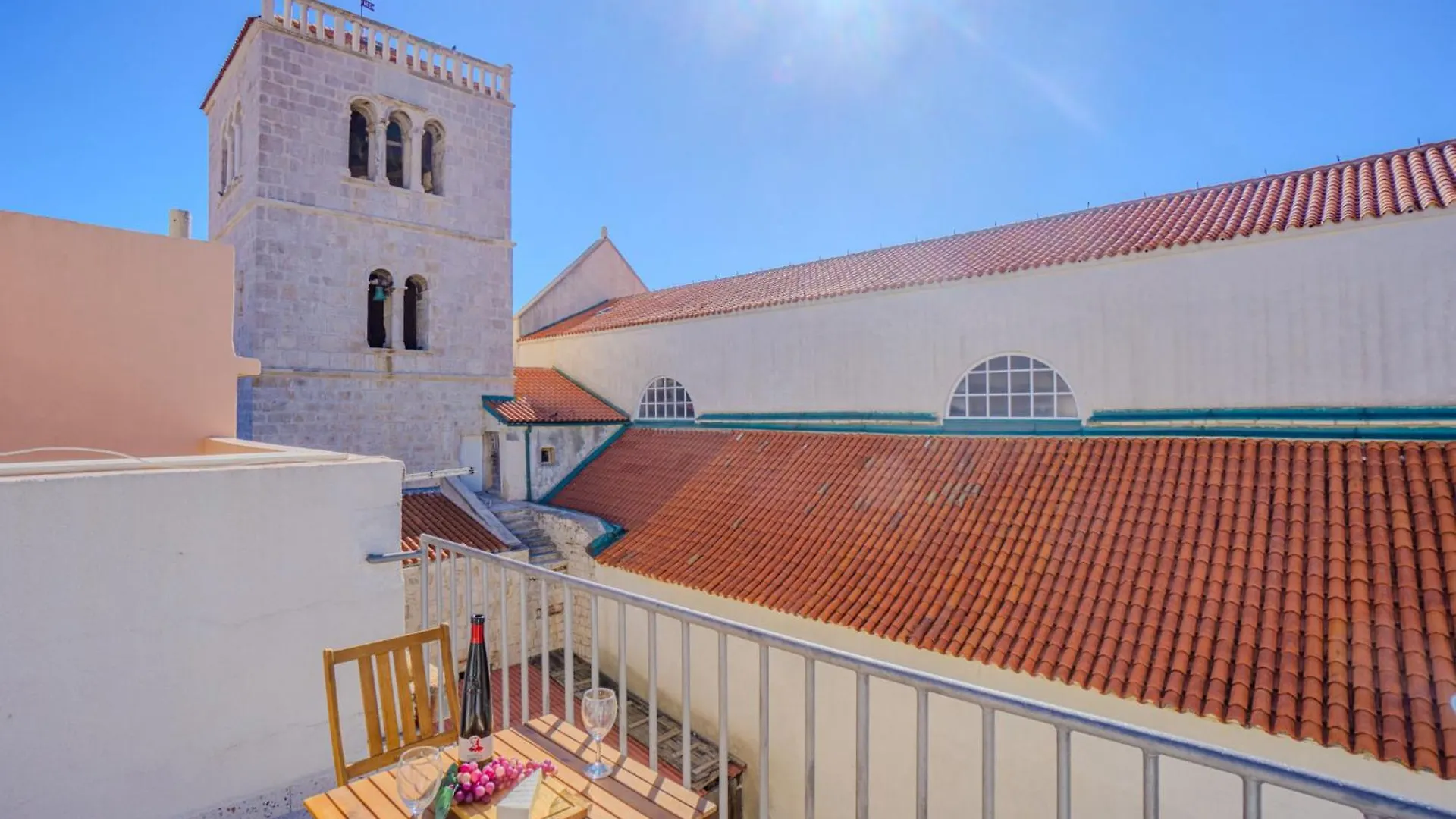 House Plaza Near Beach Pag Town Holiday home