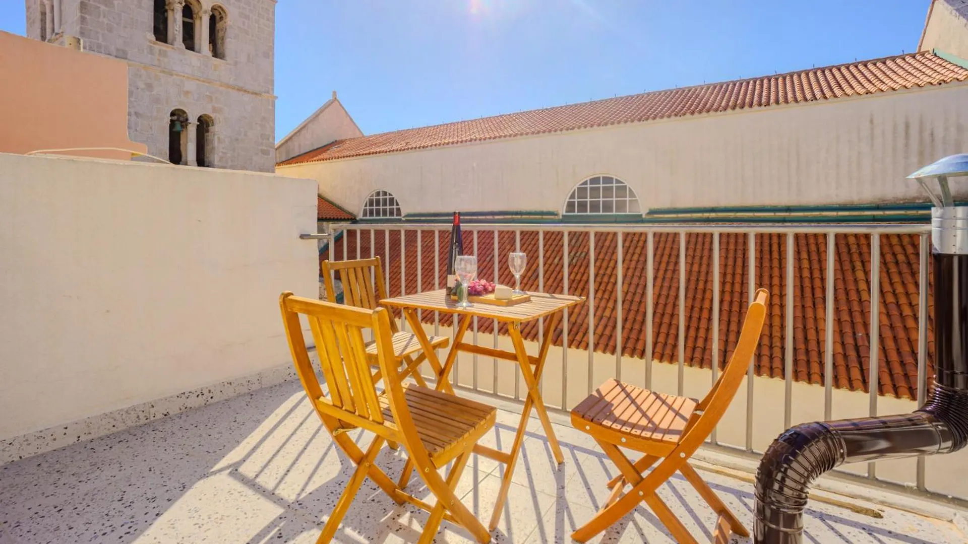 House Plaza Near Beach Pag Town Holiday home
