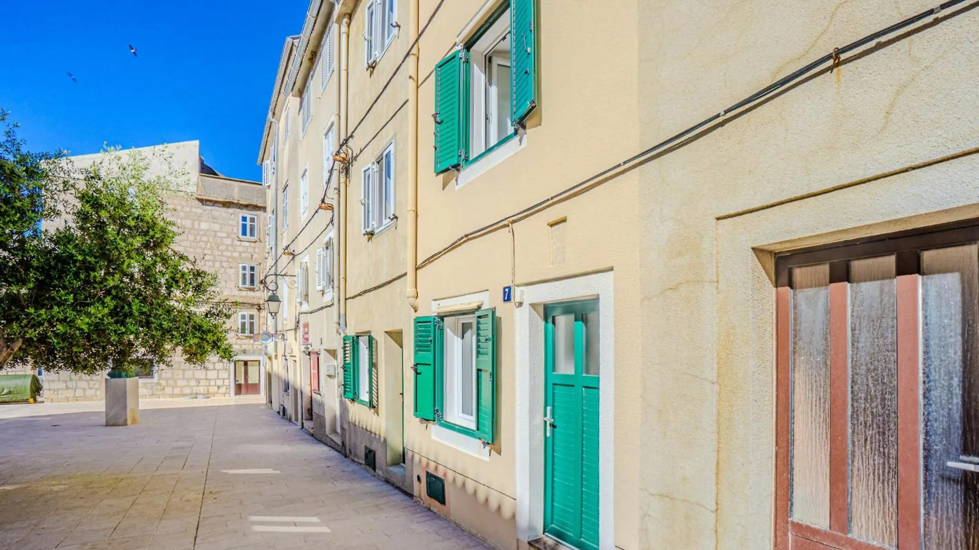 House Plaza Near Beach Croatia